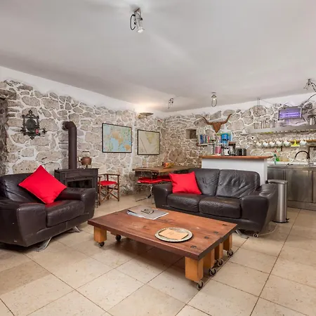 House Cave Romana *