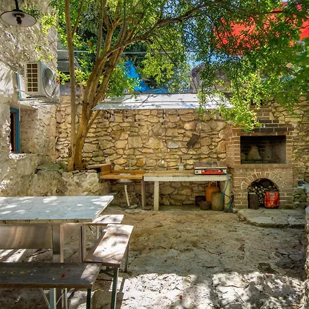 House Cave Romana