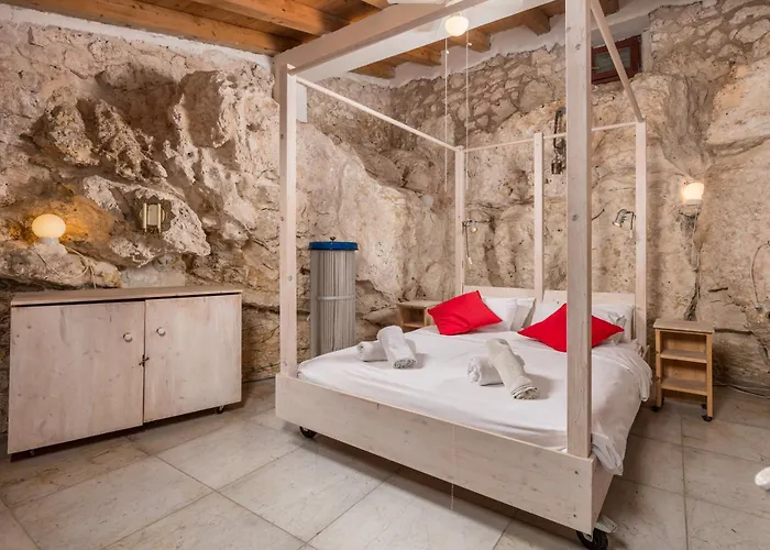 Feriehus Cave Romana Pula