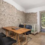 House Cave Romana *