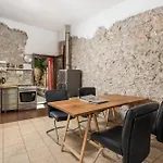 House Cave Romana