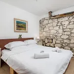 Nyaraló House Cave Romana *