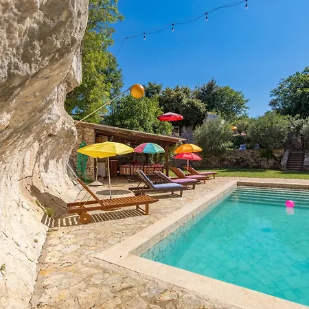 House Cave Romana