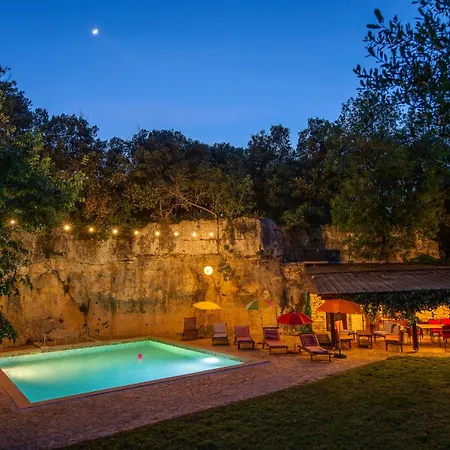House Cave Romana * プーラ